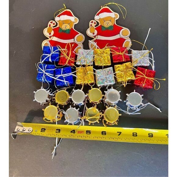 VTG Mixed Lot 50+ Plastic Christmas Ornaments Balls Snowflakes Drums Presents - Picture 7 of 14